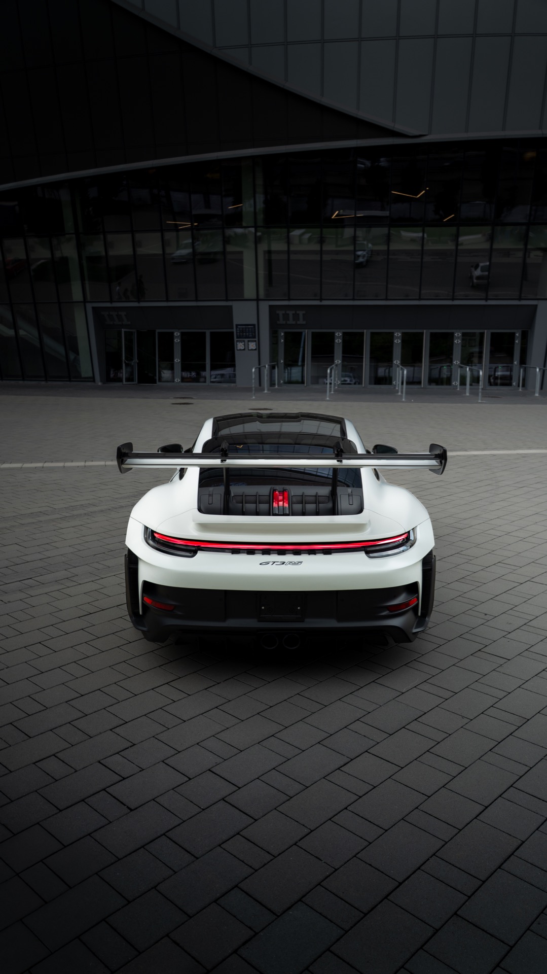 Automotive 9:16 kép 3 - wheel shot